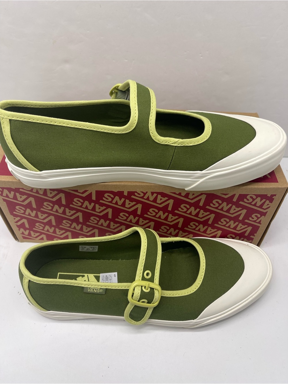 Vans WMNS Sz 8.5 Mary Jane Ballerina Green
VN000CRRCX1 Sandals Sneakers - Picture 4 of 16
